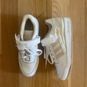 Adidas Forum Low White Size 7.5 M// 9 W